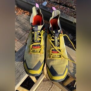 Adidas Terrex free hiker mid size 10